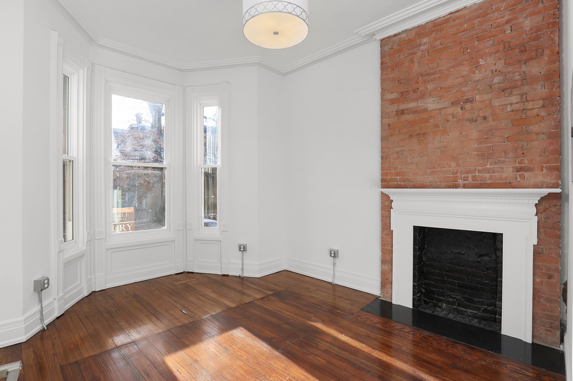 Apt 1F - Photo 2