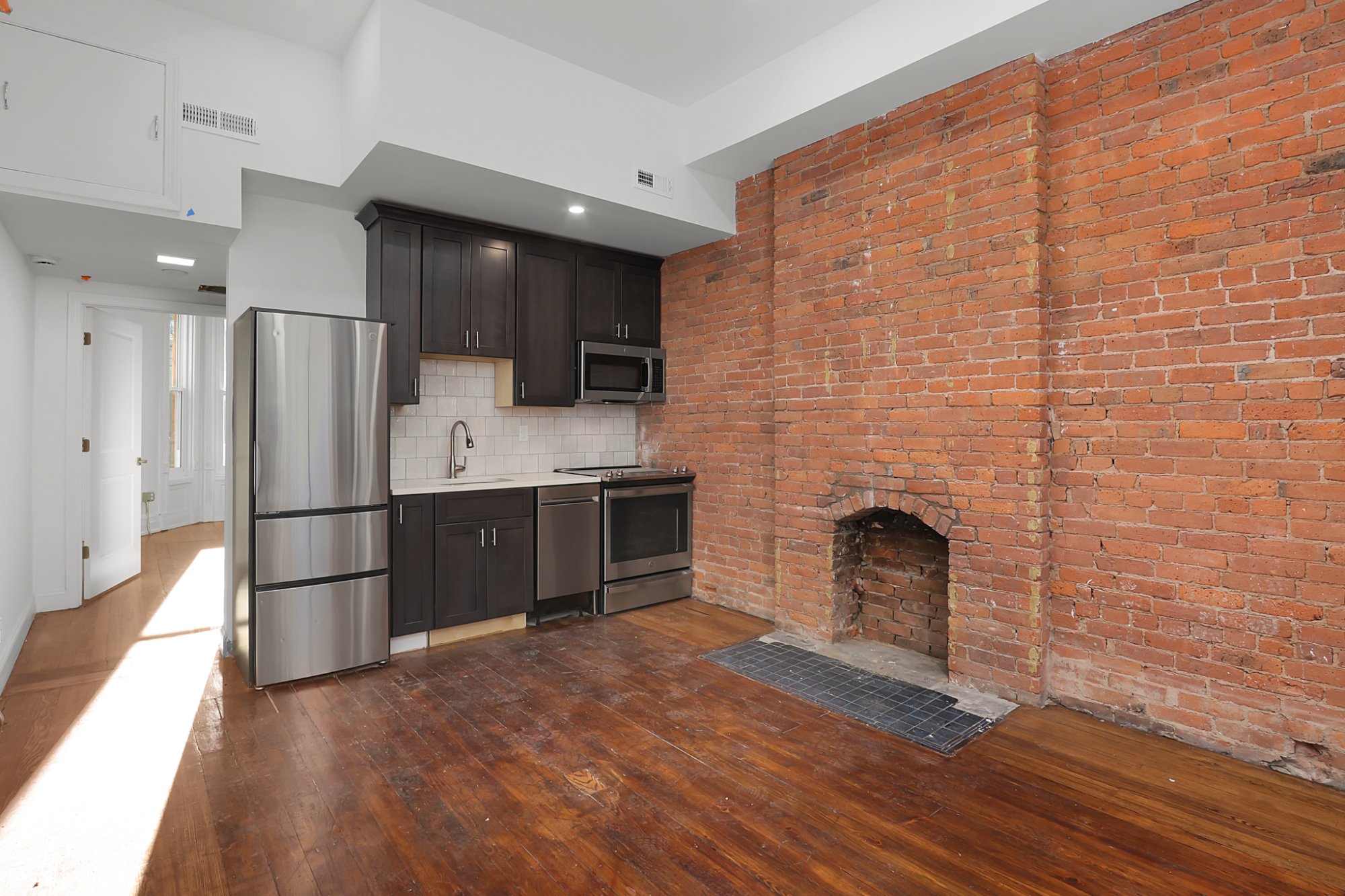 Apt 1F - Photo 3