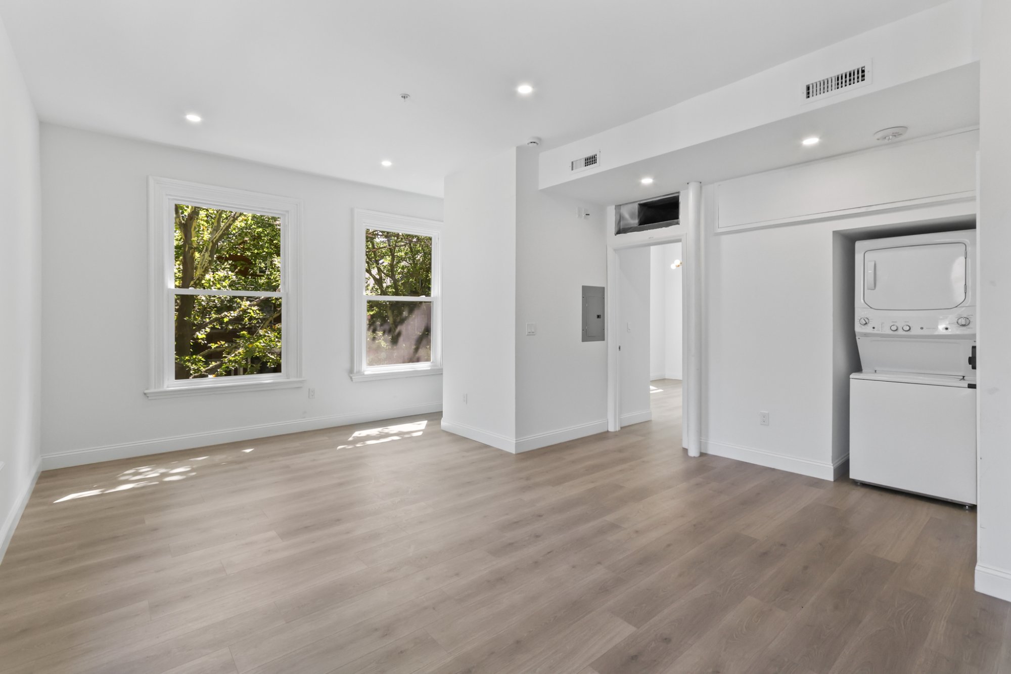 Entry and kitchen overview