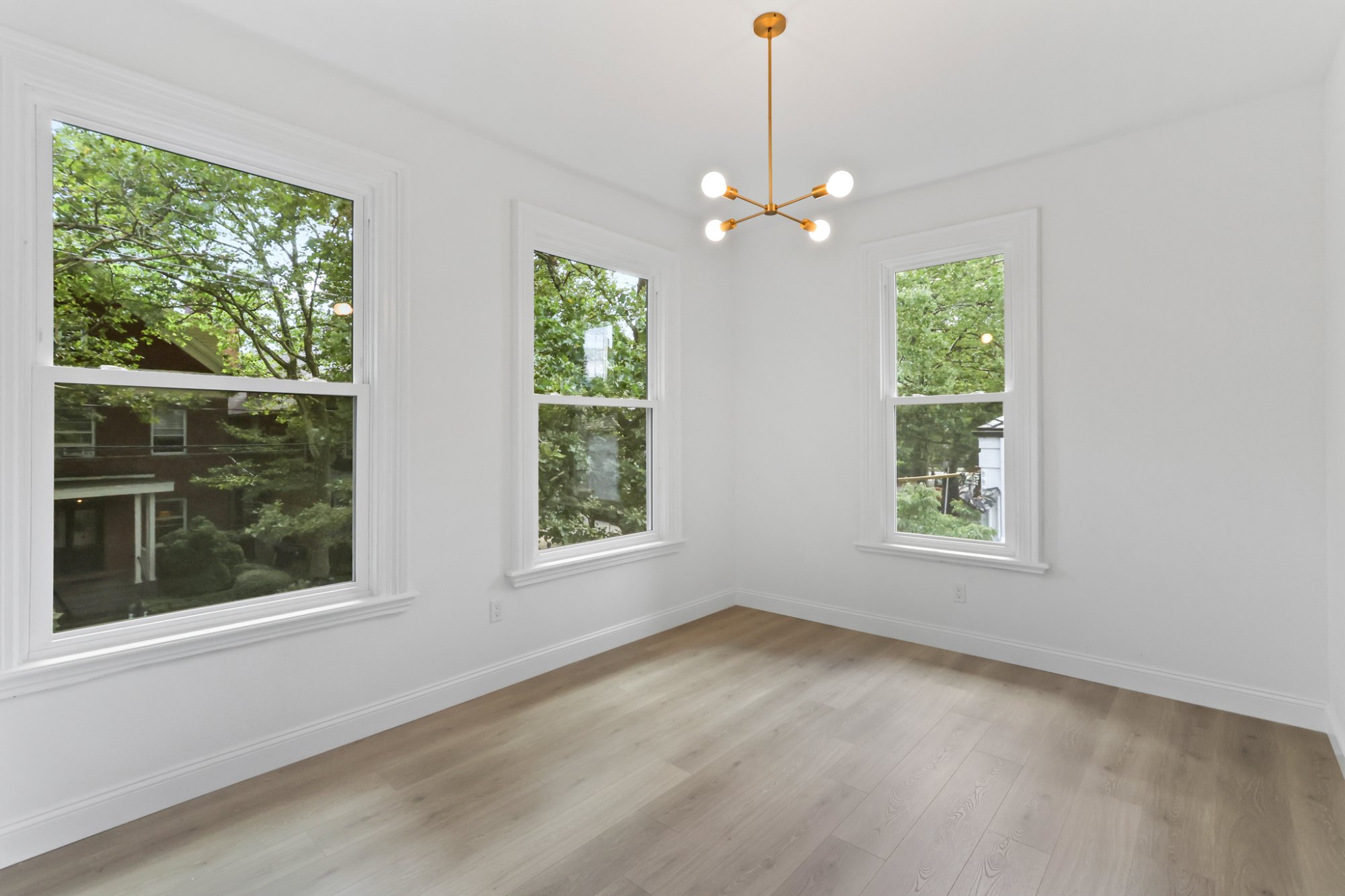 Living area with in-unit washer/dryer