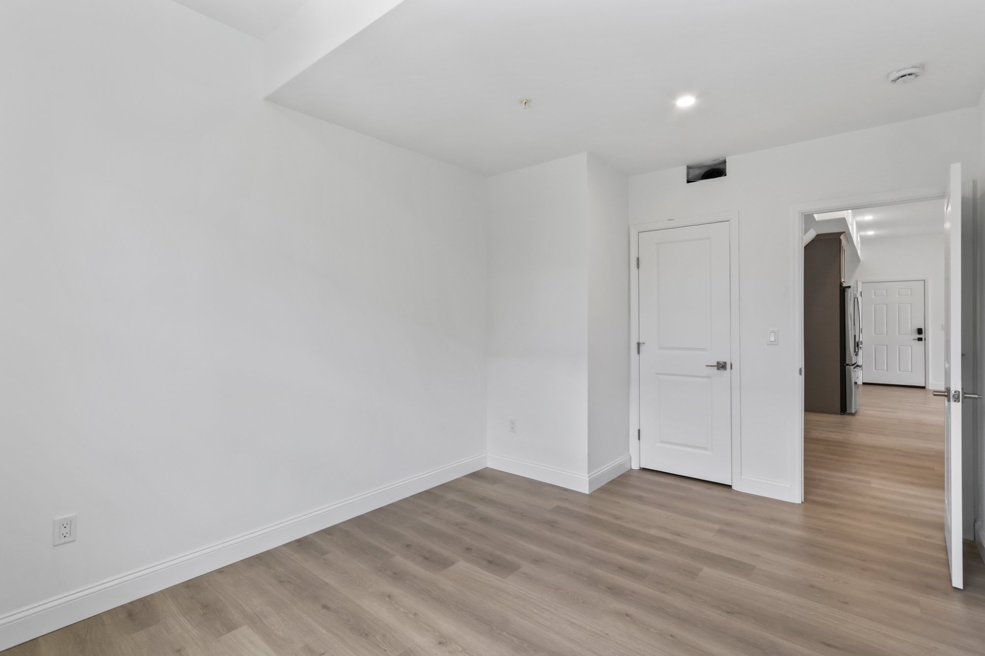 Living room bay and entry