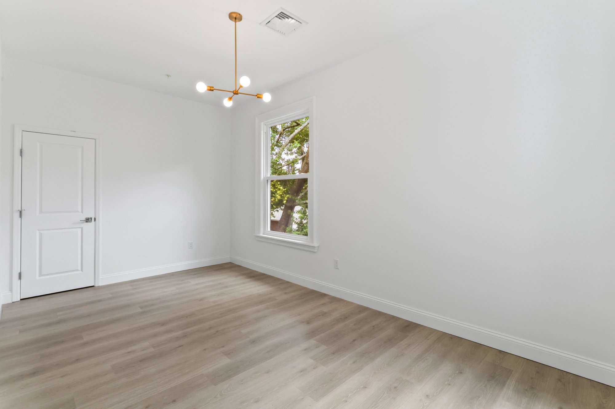 Living room bay windows and bedrooms