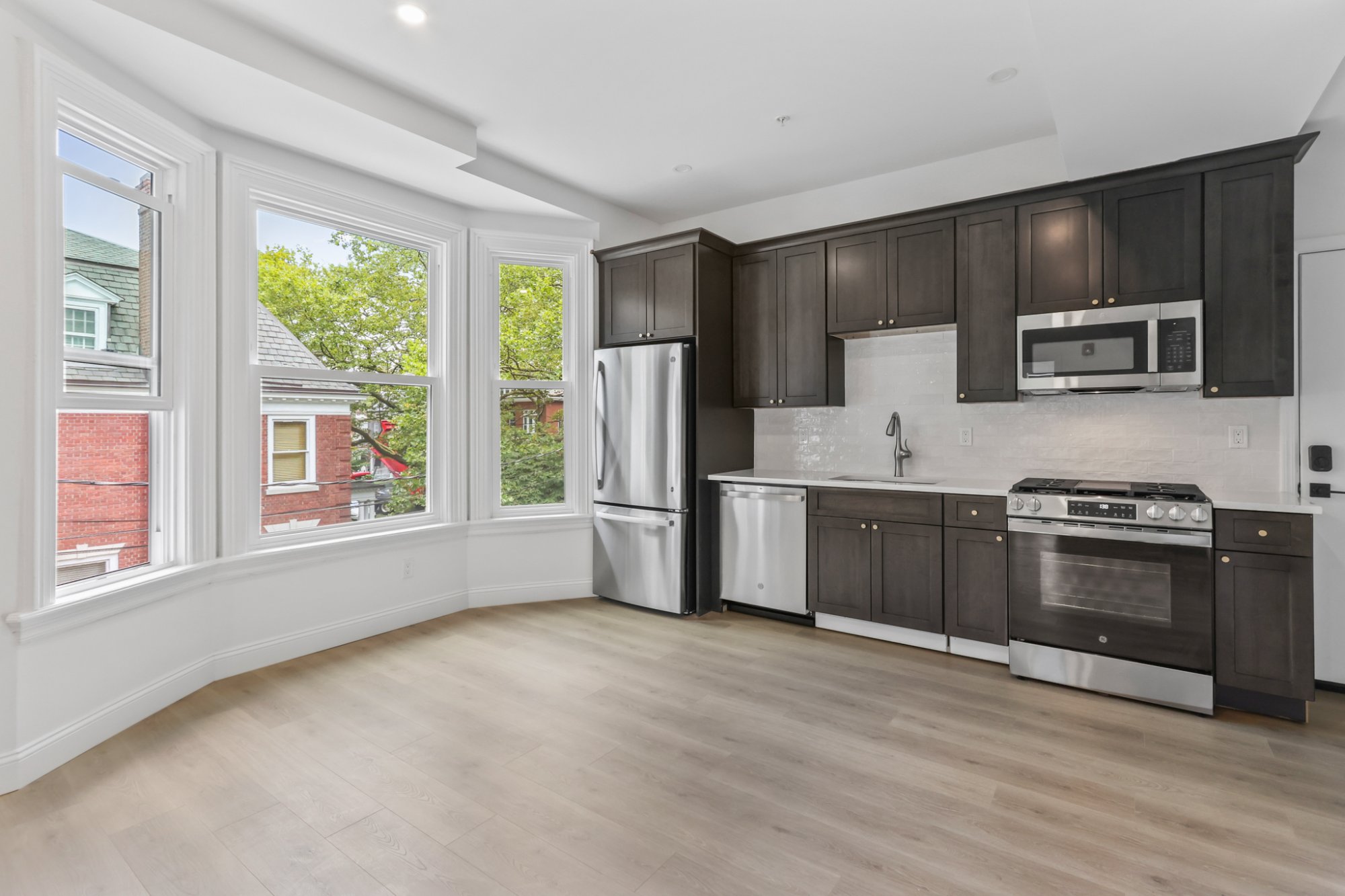 Floor plan — Apt 2R 693 sqft